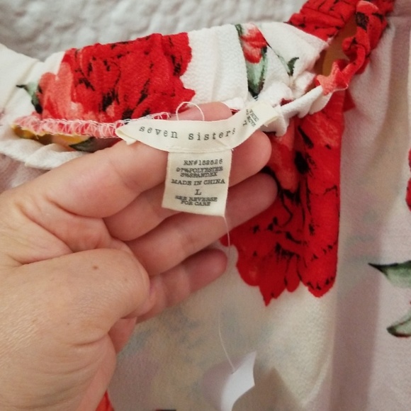 SOLD Beautiful off the Shoulders top - Picture 3 of 4